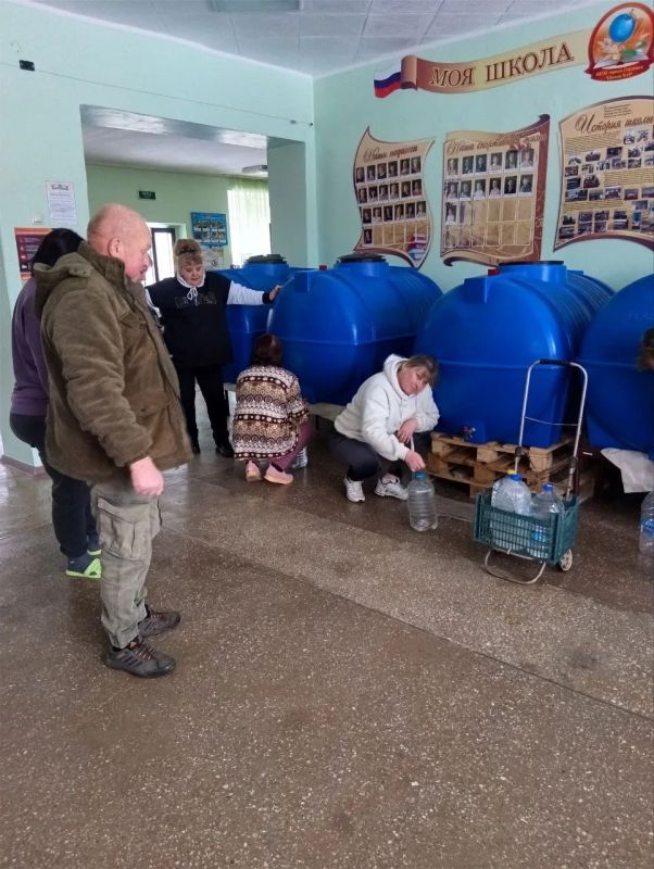 Роман Конев: 6 мая 2026 года депутаты Горловского городского совета от «Единой России» — Наталия Ботвина, София Потапова, Елена Кузьмина, Сергей Третьяков, Александр Бобровский, Игорь Толкачев, Николай Гальченко, Алексей... Роман Конев: 6 мая 2026 года депутаты Горловского городского совета от «Единой России» — Наталия Ботвина, София Потапова, Елена Кузьмина, Сергей Третьяков, Александр Бобровский, Игорь Толкачев, Николай Гальченко, Алексей...