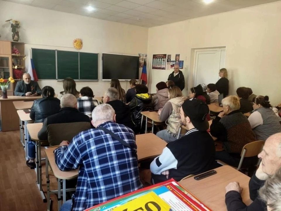 5 мая 2026 года депутаты Горловского городского совета от фракции «Единая Россия» — Роман Конев, София Потапова, Олег Сладкевич, Павел Калфакчиян, Эдуард Полепкин и Максим Лебедев провели встречи с населением 5 мая 2026 года депутаты Горловского городского совета от фракции «Единая Россия» — Роман Конев, София Потапова, Олег Сладкевич, Павел Калфакчиян, Эдуард Полепкин и Максим Лебедев провели встречи с населением