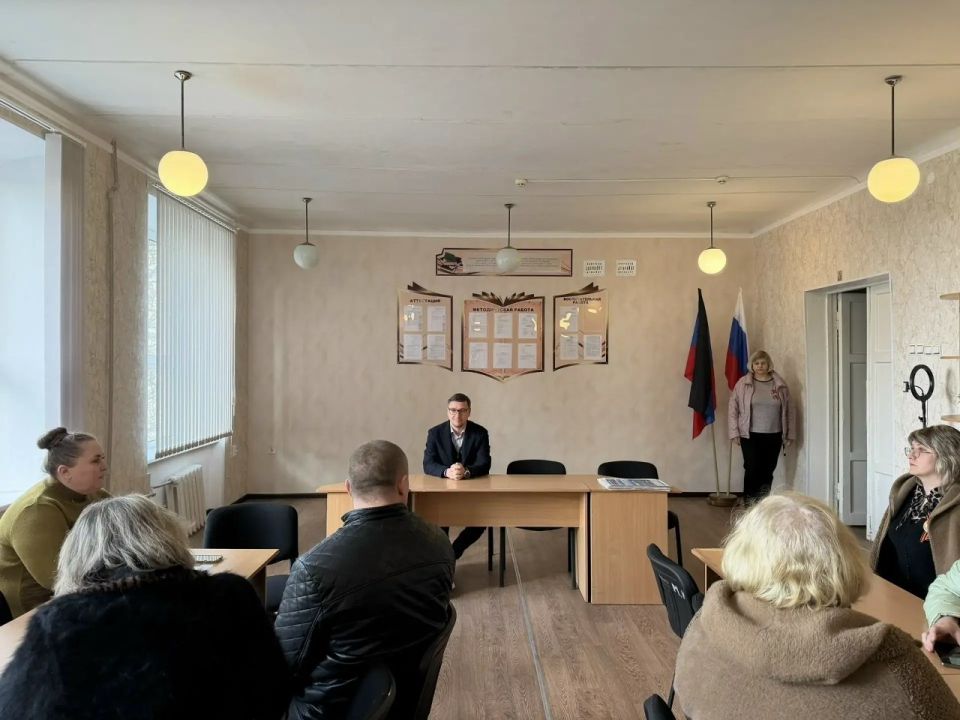 5 мая 2026 года депутаты Горловского городского совета от фракции «Единая Россия» — Роман Конев, София Потапова, Олег Сладкевич, Павел Калфакчиян, Эдуард Полепкин и Максим Лебедев провели встречи с населением