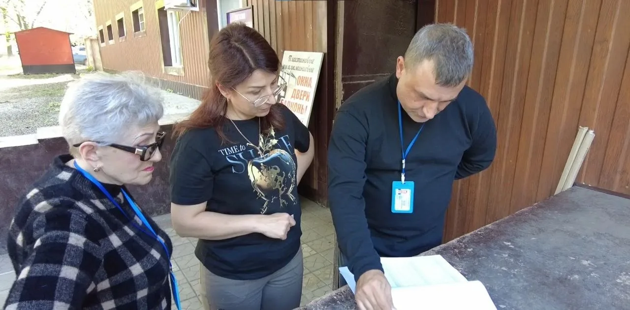 Активисты Народного контроля проверили ряд магазинов в Калининском районе Горловки Активисты Народного контроля проверили ряд магазинов в Калининском районе Горловки