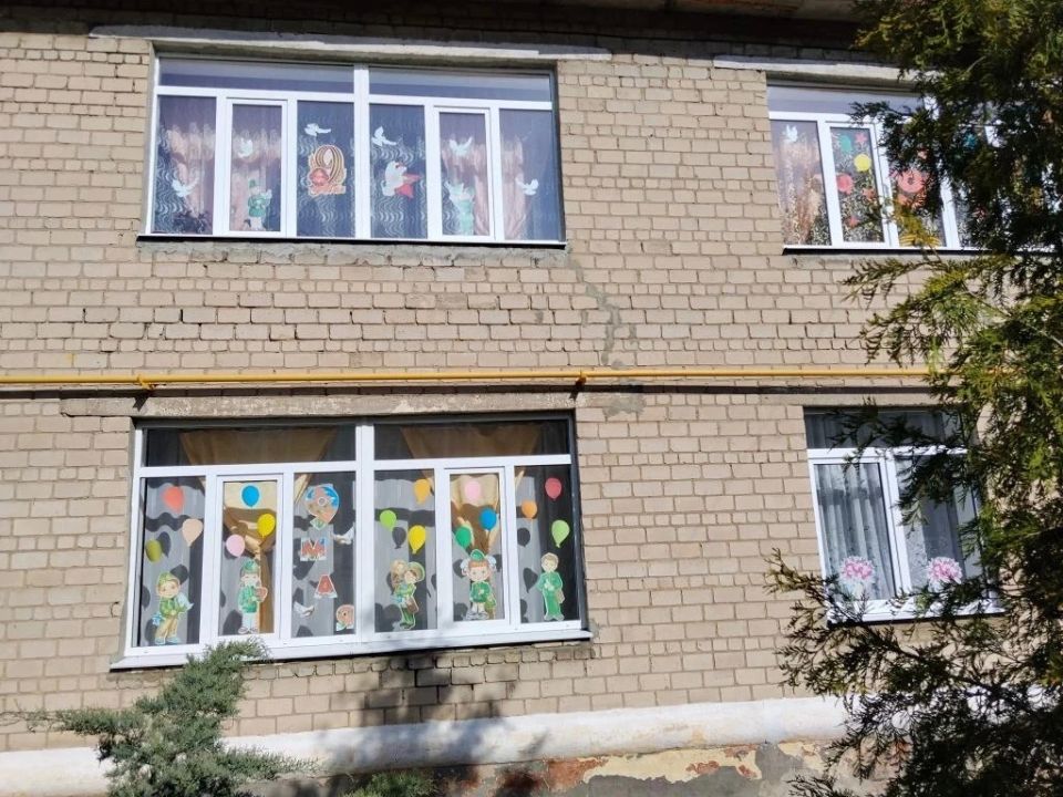 Жители Центрально-Городского внутригородского района Горловка принимают участие в акции «Окна Победы» Жители Центрально-Городского внутригородского района Горловка принимают участие в акции «Окна Победы»