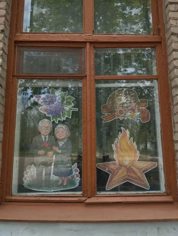 В Никитовском внутригородском районе города Горловка продолжается всероссийская акция «Окна Победы» В Никитовском внутригородском районе города Горловка продолжается всероссийская акция «Окна Победы»