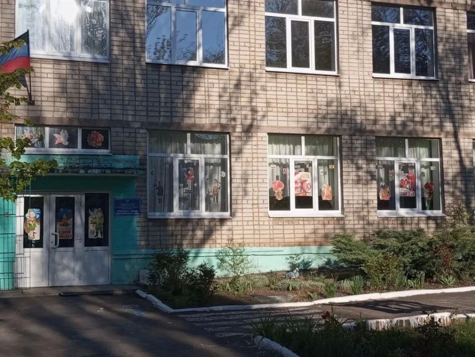 Жители Центрально-Городского внутригородского района Горловка принимают участие в акции «Окна Победы» Жители Центрально-Городского внутригородского района Горловка принимают участие в акции «Окна Победы»