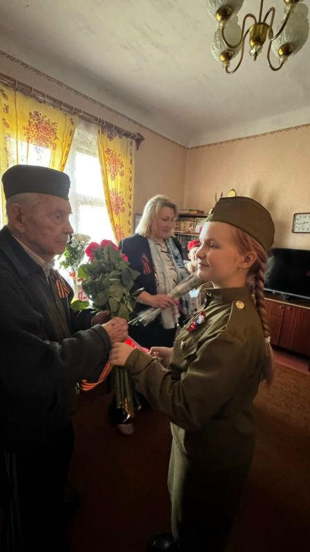 Роман Конев: 9 мая 2026 года депутат Горловского городского совета Донецкой Народной Республики первого созыва София Потапова поздравила с праздником Великой Победы участника боевых действий Великой Отечественной войны и... Роман Конев: 9 мая 2026 года депутат Горловского городского совета Донецкой Народной Республики первого созыва София Потапова поздравила с праздником Великой Победы участника боевых действий Великой Отечественной войны и...