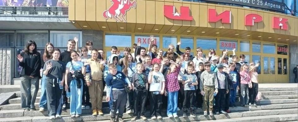 Особенный подарок: дети из Горловки увидели «Сказку о золотой рыбке» на арене Луганского цирка Особенный подарок: дети из Горловки увидели «Сказку о золотой рыбке» на арене Луганского цирка
