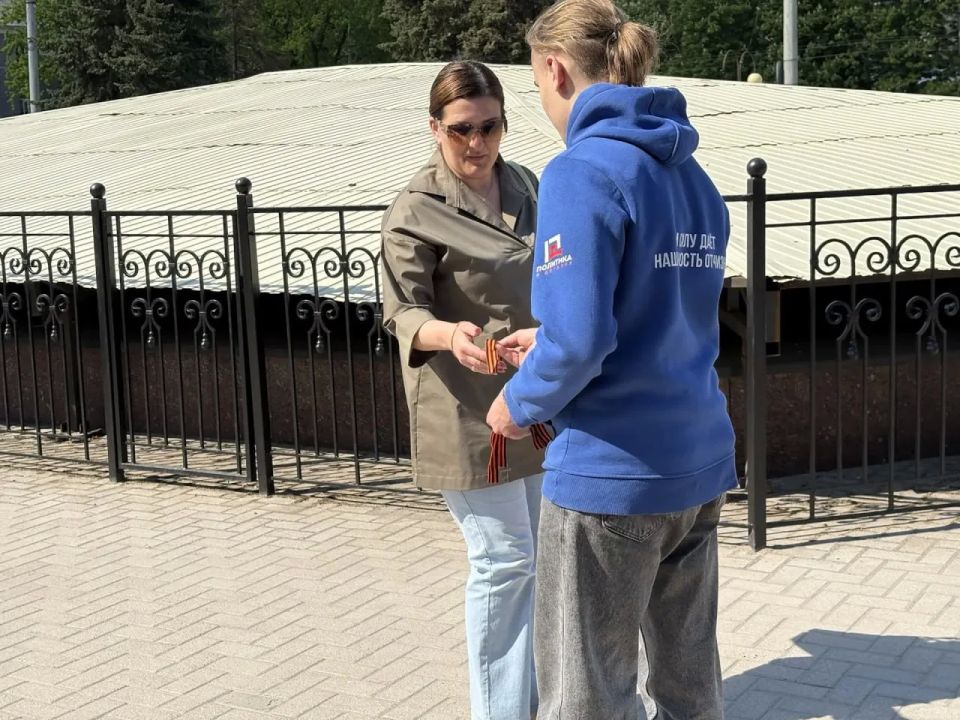 В городском округе Горловка Донецкой Народной Республики в честь Дня Победы состоялась Всероссийская акция «Георгиевская лента» В городском округе Горловка Донецкой Народной Республики в честь Дня Победы состоялась Всероссийская акция «Георгиевская лента»