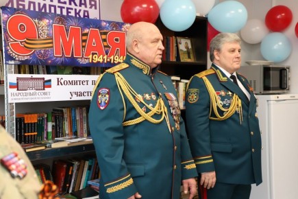 Юрий Покинтелица: Вчера вместе с братьями по оружию и добрыми друзьями Донецкого протезно-ортопедического центра – Юрием Сивоконенко и Олегом Макарченко, поздравили пациентов и сотрудников центра с Днём Победы