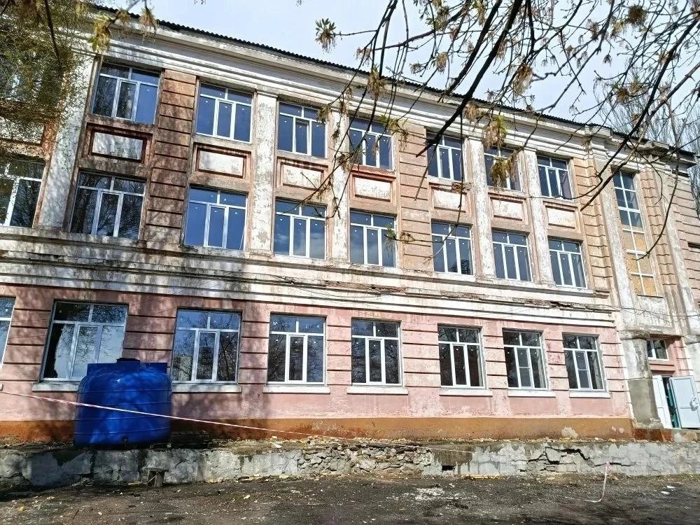 Кузбасс восстановил остекление в образовательном учреждении Горловки Кузбасс восстановил остекление в образовательном учреждении Горловки