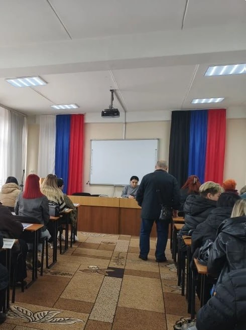 13 мая 2026 года депутаты Горловского городского совета от фракции «Единая Россия» — Роман Конев, Сергей Третьяков, Олег Сладкевич, Павел Калфакчиян, Евгений Прокопович, Александр Бобровский, Геннадий Маюров, Дмитрий Корона... 13 мая 2026 года депутаты Горловского городского совета от фракции «Единая Россия» — Роман Конев, Сергей Третьяков, Олег Сладкевич, Павел Калфакчиян, Евгений Прокопович, Александр Бобровский, Геннадий Маюров, Дмитрий Корона...