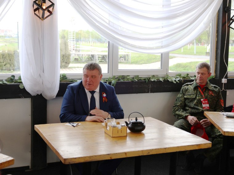 Илья Беспалов встретился в Туле с детьми из Горловки Илья Беспалов встретился в Туле с детьми из Горловки