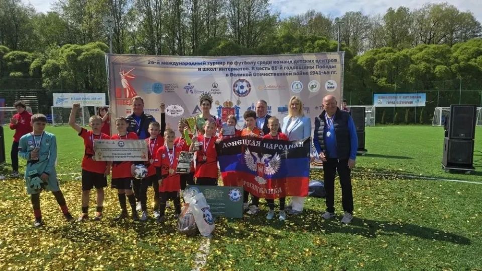Воспитанники спортивной школы «СПОРТЛАЙН», учащиеся Горловской школы-интерната, на XXVI турнире по мини-футболу среди детских центров и школ-интернатов, посвящённом 81-й годовщине Великой Победы завоевали серебряные медали! Воспитанники спортивной школы «СПОРТЛАЙН», учащиеся Горловской школы-интерната, на XXVI турнире по мини-футболу среди детских центров и школ-интернатов, посвящённом 81-й годовщине Великой Победы завоевали серебряные медали!