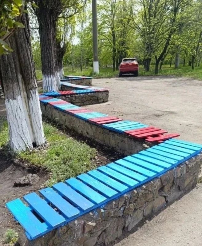 Партийцы Калининского района Горловки приняли участие в федеральной кампании Единой России «Маленькие добрые дела» Партийцы Калининского района Горловки приняли участие в федеральной кампании Единой России «Маленькие добрые дела»