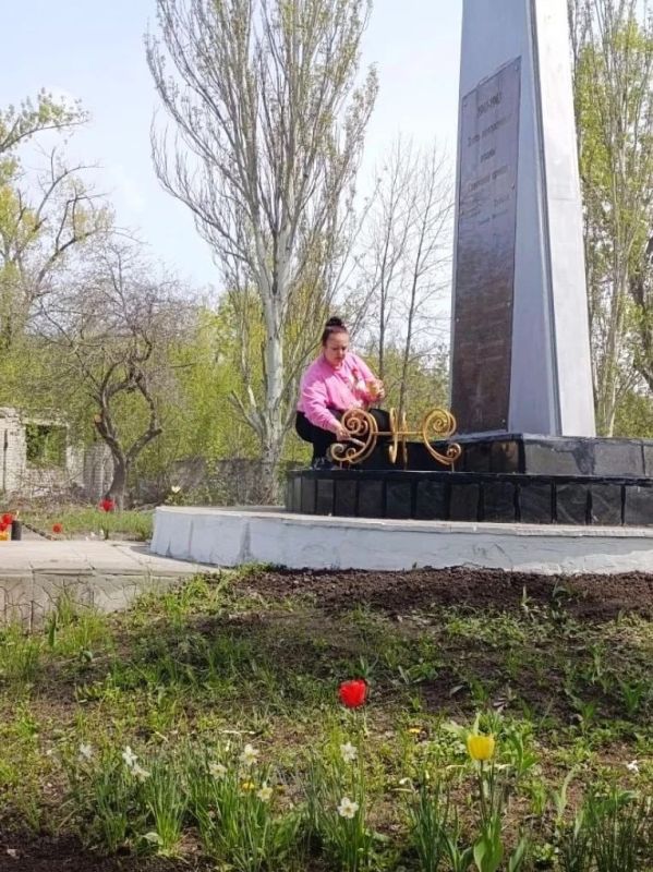 Роман Конев: Активисты Калининского района Горловки, представляющие «Единую Россию», приняли участие в общероссийской акции «Маленькие добрые дела» Роман Конев: Активисты Калининского района Горловки, представляющие «Единую Россию», приняли участие в общероссийской акции «Маленькие добрые дела»