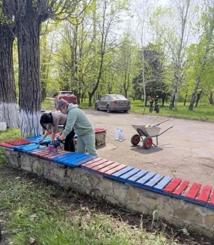 Партийцы Калининского района Горловки приняли участие в федеральной кампании Единой России «Маленькие добрые дела» Партийцы Калининского района Горловки приняли участие в федеральной кампании Единой России «Маленькие добрые дела»