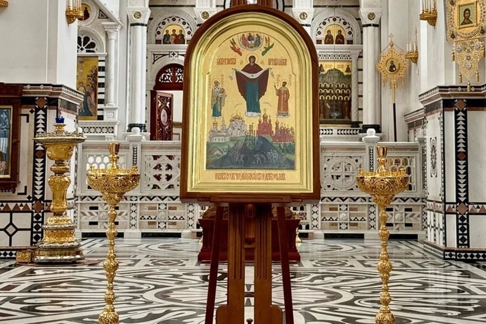 В Горловке показали икону, переданную Кузбассом