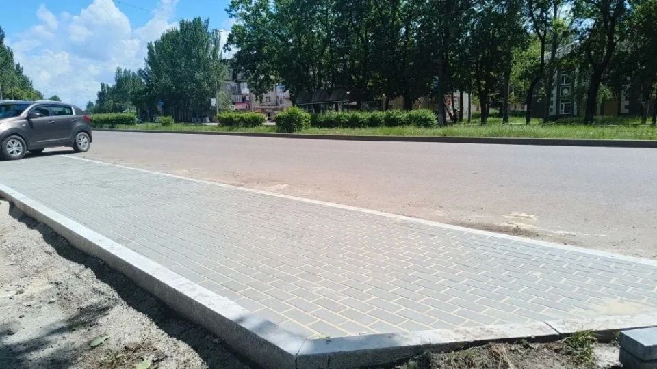 Возле Горловского театра кукол преобразилась парковка Возле Горловского театра кукол преобразилась парковка