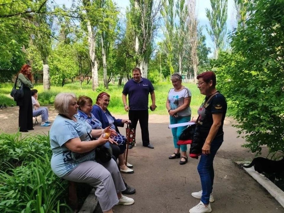 Роман Конев: В Калининском районе Горловки, в рамках инициативы «Управдом» от «Единой России», регулярно организуются встречи жителей с представителями местной управы и специалистами Единого регионального фонда управления... Роман Конев: В Калининском районе Горловки, в рамках инициативы «Управдом» от «Единой России», регулярно организуются встречи жителей с представителями местной управы и специалистами Единого регионального фонда управления...