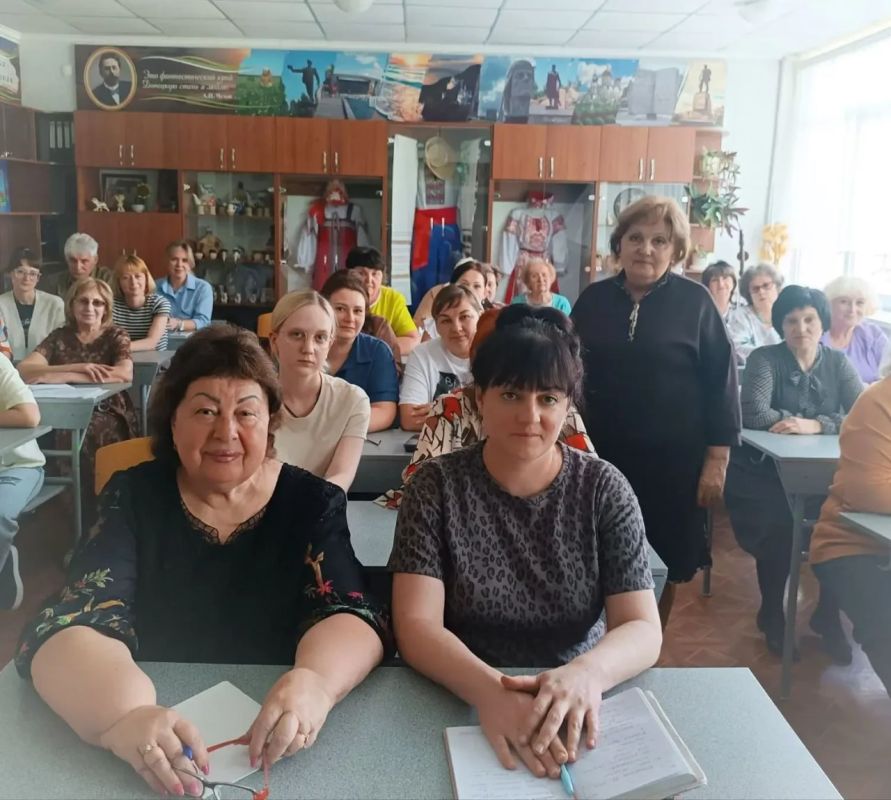 Состоялась встреча начальника Управления образования администрации городского округа Горловка с трудовым коллективом Состоялась встреча начальника Управления образования администрации городского округа Горловка с трудовым коллективом