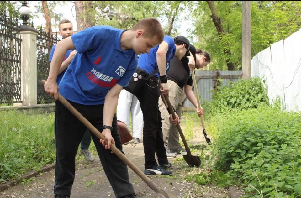 Молодёжка Горловки навела порядок в рамках проекта «Моя крепость» Молодёжка Горловки навела порядок в рамках проекта «Моя крепость»