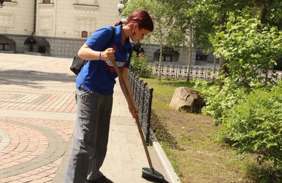 Молодёжка Горловки навела порядок в рамках проекта «Моя крепость» Молодёжка Горловки навела порядок в рамках проекта «Моя крепость»
