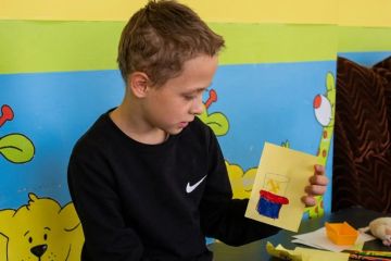 В рамках партийного проекта «Партия рядом» активисты Горловского городского штаба «Молодой Гвардии Единой России» посетили маленьких пациентов одного из медицинских учреждений городского округа Горловка
