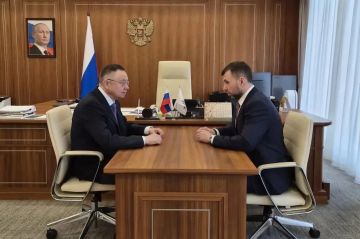 Иван Приходько: Министр строительства и ЖКХ РФ Ирек Файзуллин провел рабочую встречу с Главой Донецкой Народной Республики Денисом Владимировичем Пушилиным, в ходе которой обсудили актуальные вопросы социально-экономического...
