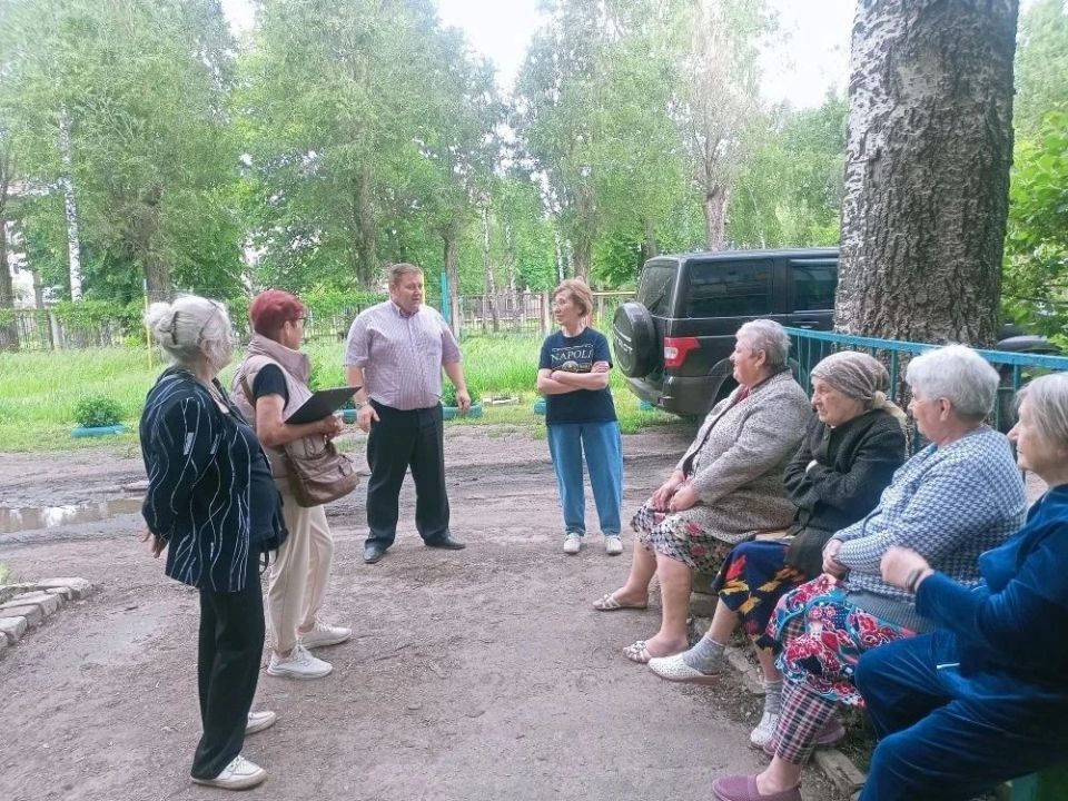 Комфорт в вашем доме — в ваших руках! В Калининском районе Горловки продолжается проект «Управдом» Комфорт в вашем доме — в ваших руках! В Калининском районе Горловки продолжается проект «Управдом»