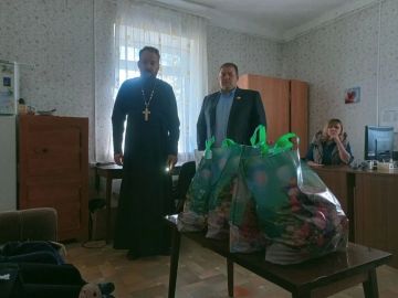 В Калининском внутригородском районе поздравили детей с праздником