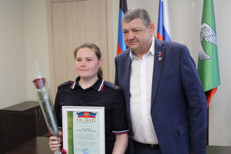 Иван Приходько: Сегодня в Горловке состоялось торжественное мероприятие, в рамках которого я выразил признательность сотрудникам правоохранительных органов и вручил им заслуженные награды Иван Приходько: Сегодня в Горловке состоялось торжественное мероприятие, в рамках которого я выразил признательность сотрудникам правоохранительных органов и вручил им заслуженные награды