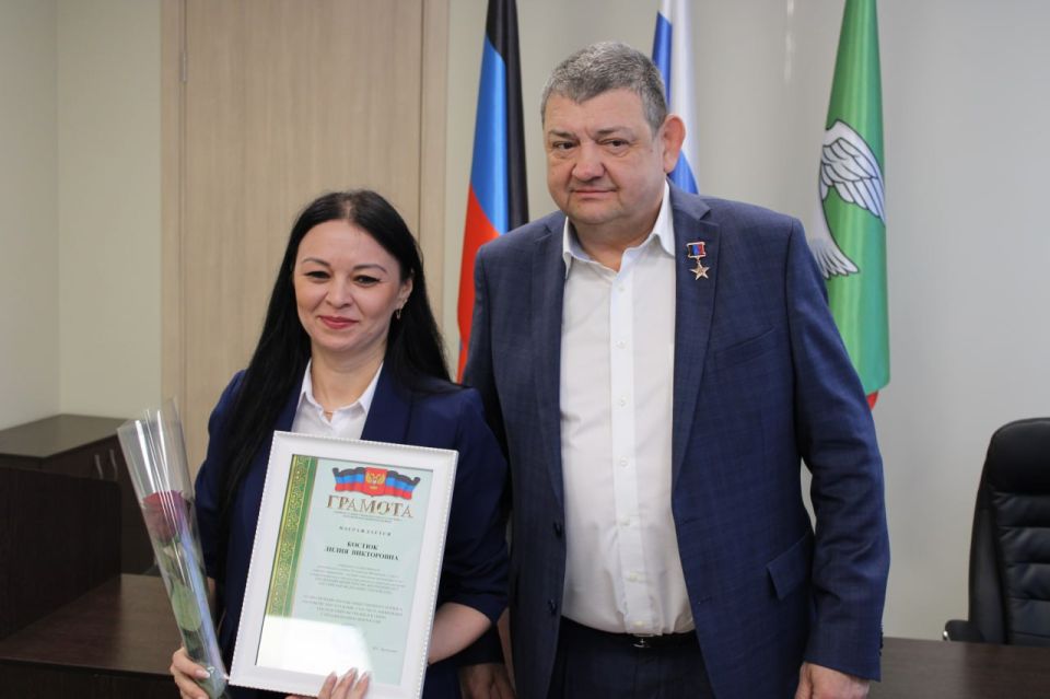 Иван Приходько: Сегодня в Горловке состоялось торжественное мероприятие, в рамках которого я выразил признательность сотрудникам правоохранительных органов и вручил им заслуженные награды Иван Приходько: Сегодня в Горловке состоялось торжественное мероприятие, в рамках которого я выразил признательность сотрудникам правоохранительных органов и вручил им заслуженные награды