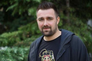 Платон Беседин: Несколько, хм, странно читать размышления из «московских гостиных» о том, как хорошо бы шарахнуть по культурно-историческому объекту на Украине