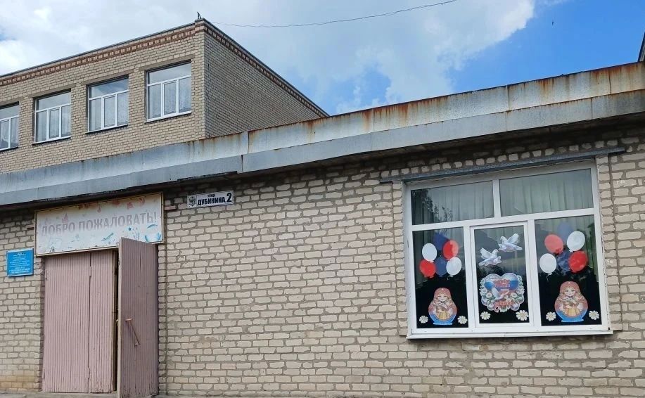 В Никитовском внутригородском районе города Горловка украсили окна в преддверии праздника Дня России В Никитовском внутригородском районе города Горловка украсили окна в преддверии праздника Дня России