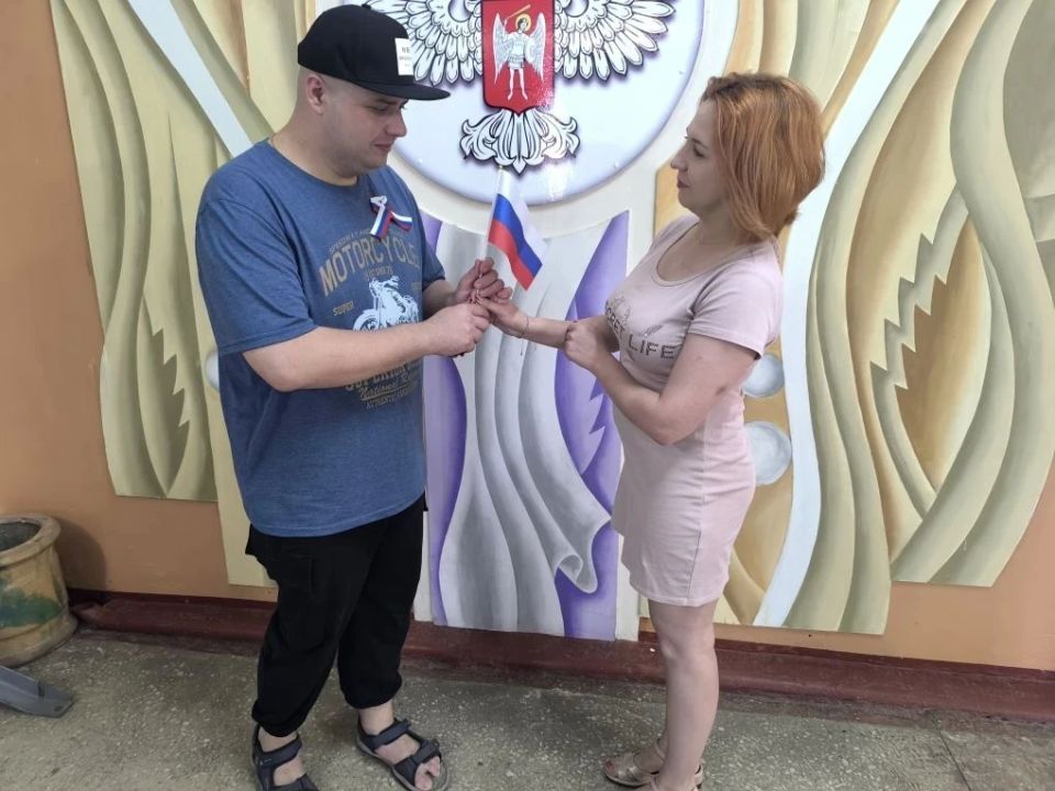 В Никитовском внутригородском районе города Горловка прошла патриотическая акция «Российский триколор» В Никитовском внутригородском районе города Горловка прошла патриотическая акция «Российский триколор»