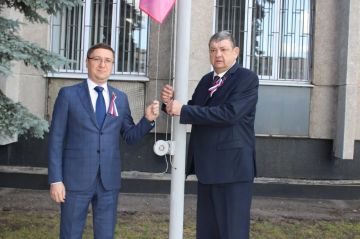 Иван Приходько: 12 июня в Горловке прошло торжественное мероприятие, посвященное государственному празднику — Дню России, в ходе которого был поднят российский триколор