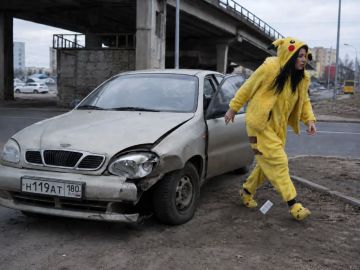 В Горловке пьяная женщина одетая в костюм Пикачу угнала и разбила чужой Chevrolet Lanos в Горловке