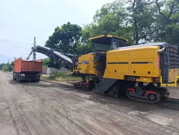 Коммунальная техника Кузбасса помогает преображать Горловку