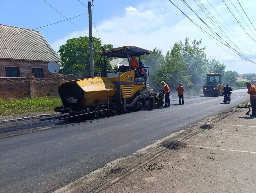 Коммунальная техника Кузбасса помогает преображать Горловку Коммунальная техника Кузбасса помогает преображать Горловку