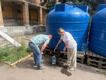 Роман Конев: 23 июня 2026 года депутаты Горловского городского совета от «Единой России» — Светлана Евсеенко, Светлана Кочетова, Дмитрий Корона, Даниил Карабаев, Андрей Костюк и Игорь Толкачёв посетили места подвоза воды и...
