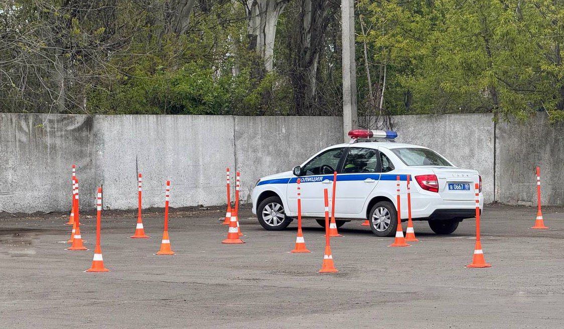 Стрельба, фигурное вождение и знание правил: в ДНР выбрали лучшего инспектора ДПС Стрельба, фигурное вождение и знание правил: в ДНР выбрали лучшего инспектора ДПС