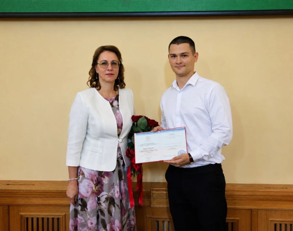 Сегодня в Донецком государственном медицинском университете им. Горького прошло торжественное вручение дипломов выпускникам вуза Сегодня в Донецком государственном медицинском университете им. Горького прошло торжественное вручение дипломов выпускникам вуза