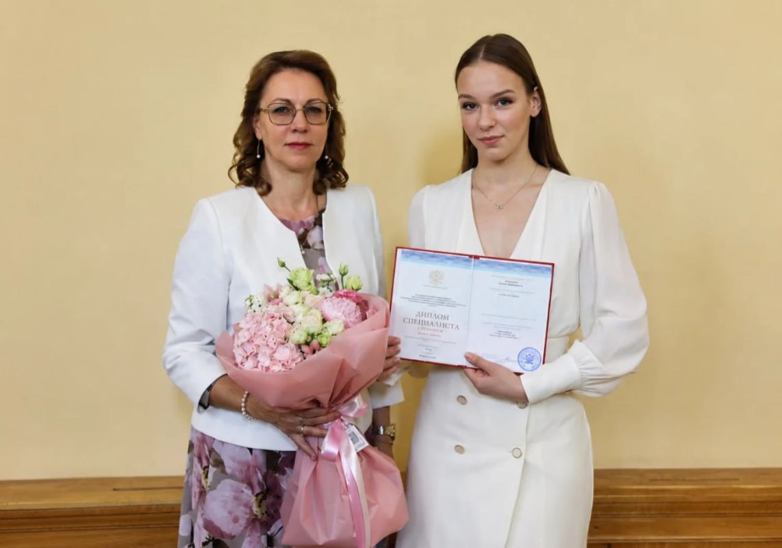 Сегодня в Донецком государственном медицинском университете им. Горького прошло торжественное вручение дипломов выпускникам вуза Сегодня в Донецком государственном медицинском университете им. Горького прошло торжественное вручение дипломов выпускникам вуза