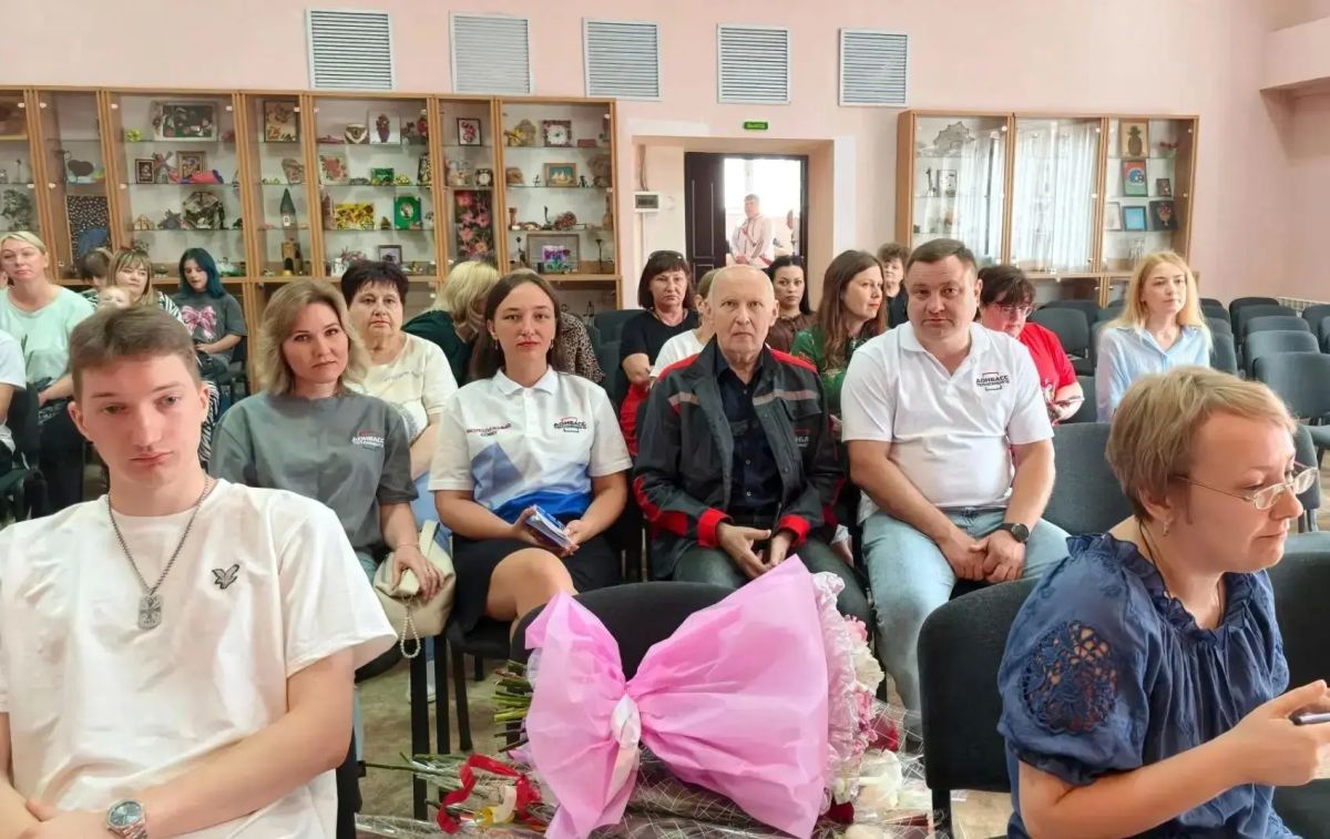ЖДЕМ В НАШЕЙ КОМАНДЕ: ФИЛИАЛ «ЕНАКИЕВОТЕПЛОСЕТЬ» ПОЗДРАВИЛ ВЫПУСКНИКОВ ТЕХНИКУМА! ЖДЕМ В НАШЕЙ КОМАНДЕ: ФИЛИАЛ «ЕНАКИЕВОТЕПЛОСЕТЬ» ПОЗДРАВИЛ ВЫПУСКНИКОВ ТЕХНИКУМА!