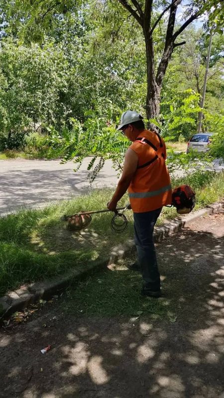 МУП «Простор» ежедневно выполняет все необходимые работы по содержанию городских улиц МУП «Простор» ежедневно выполняет все необходимые работы по содержанию городских улиц
