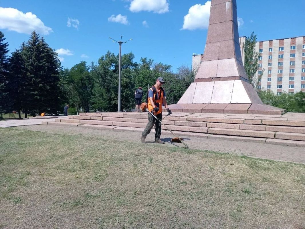 МУП «Простор» ежедневно выполняет все необходимые работы по содержанию городских улиц МУП «Простор» ежедневно выполняет все необходимые работы по содержанию городских улиц