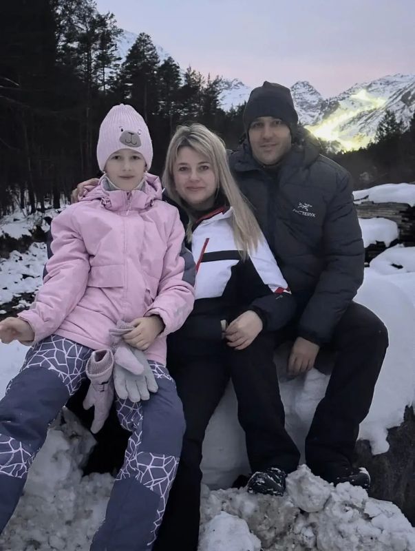 В Никитовском районе Горловки состоялся семейный фото-челлендж, посвященный Дню семьи, любви и верности В Никитовском районе Горловки состоялся семейный фото-челлендж, посвященный Дню семьи, любви и верности