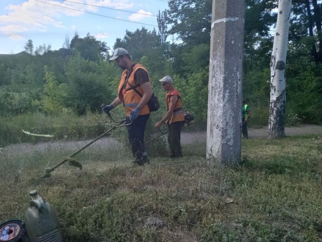 МУП «Простор» ежедневно выполняет все необходимые работы по содержанию городских улиц МУП «Простор» ежедневно выполняет все необходимые работы по содержанию городских улиц