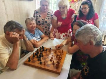 Тренировка памяти и логики: в Горловке прошёл шахматный турнир для людей преклонного возраста