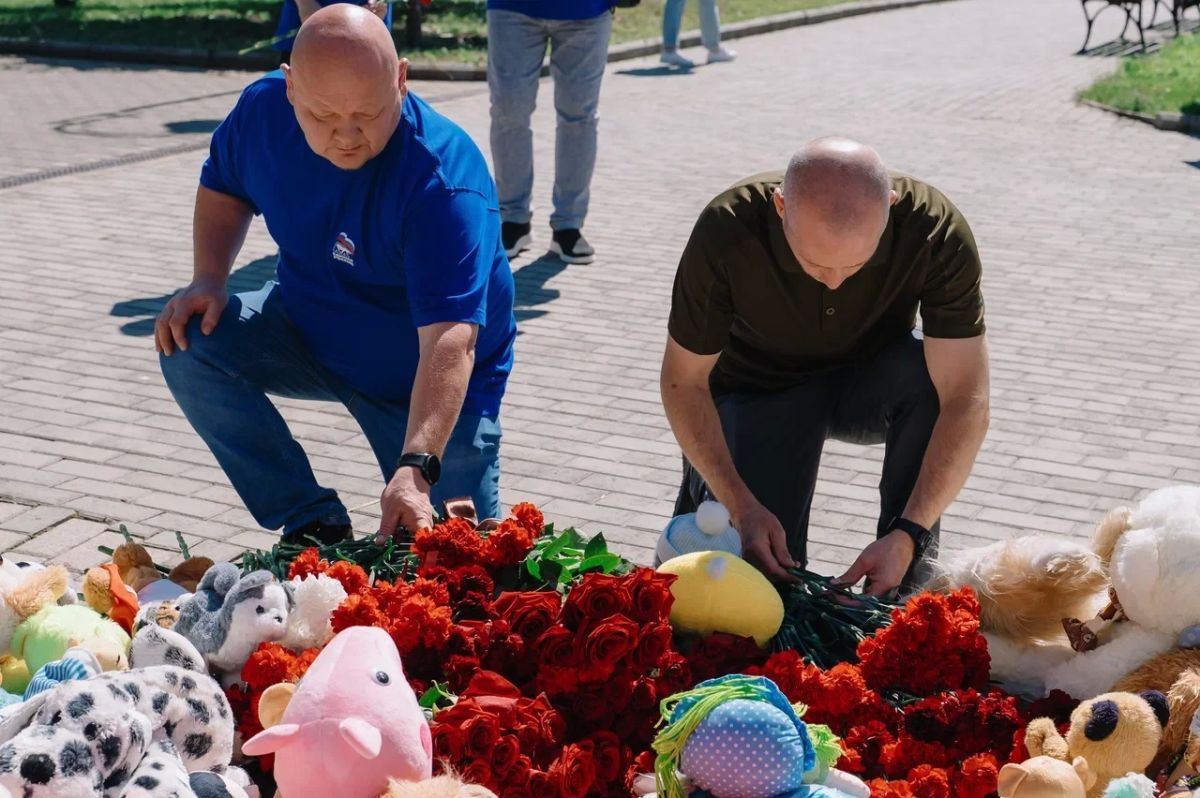 Аллея Ангелов – укор бездушному миру: в Донецке склонили головы в память о погибших детях Аллея Ангелов – укор бездушному миру: в Донецке склонили головы в память о погибших детях