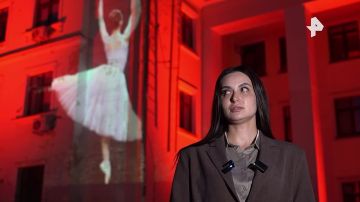 "Она так и не вышла на сцену": в Донецке прошла художественная акция, посвящённая Дню памяти погибших детей Донбасса
