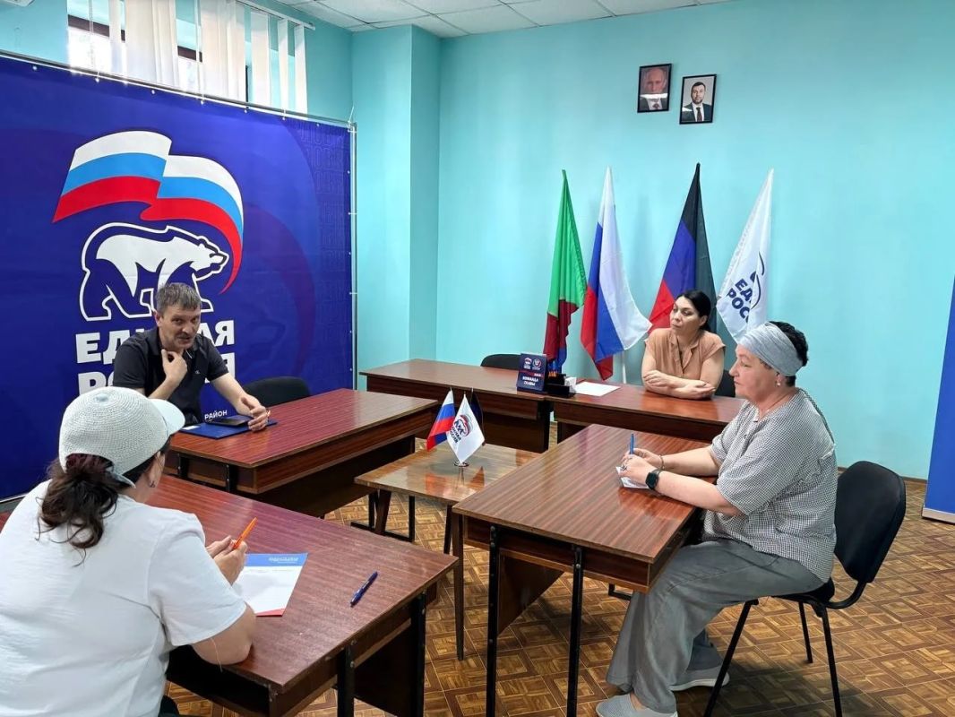 Роман Конев: 29 июля 2026 года депутаты Горловского городского совета от фракции «Единая Россия» — Геннадий Маюров, Инает Розводова и Николай Гальченко — провели встречи с трудовыми коллективами Роман Конев: 29 июля 2026 года депутаты Горловского городского совета от фракции «Единая Россия» — Геннадий Маюров, Инает Розводова и Николай Гальченко — провели встречи с трудовыми коллективами